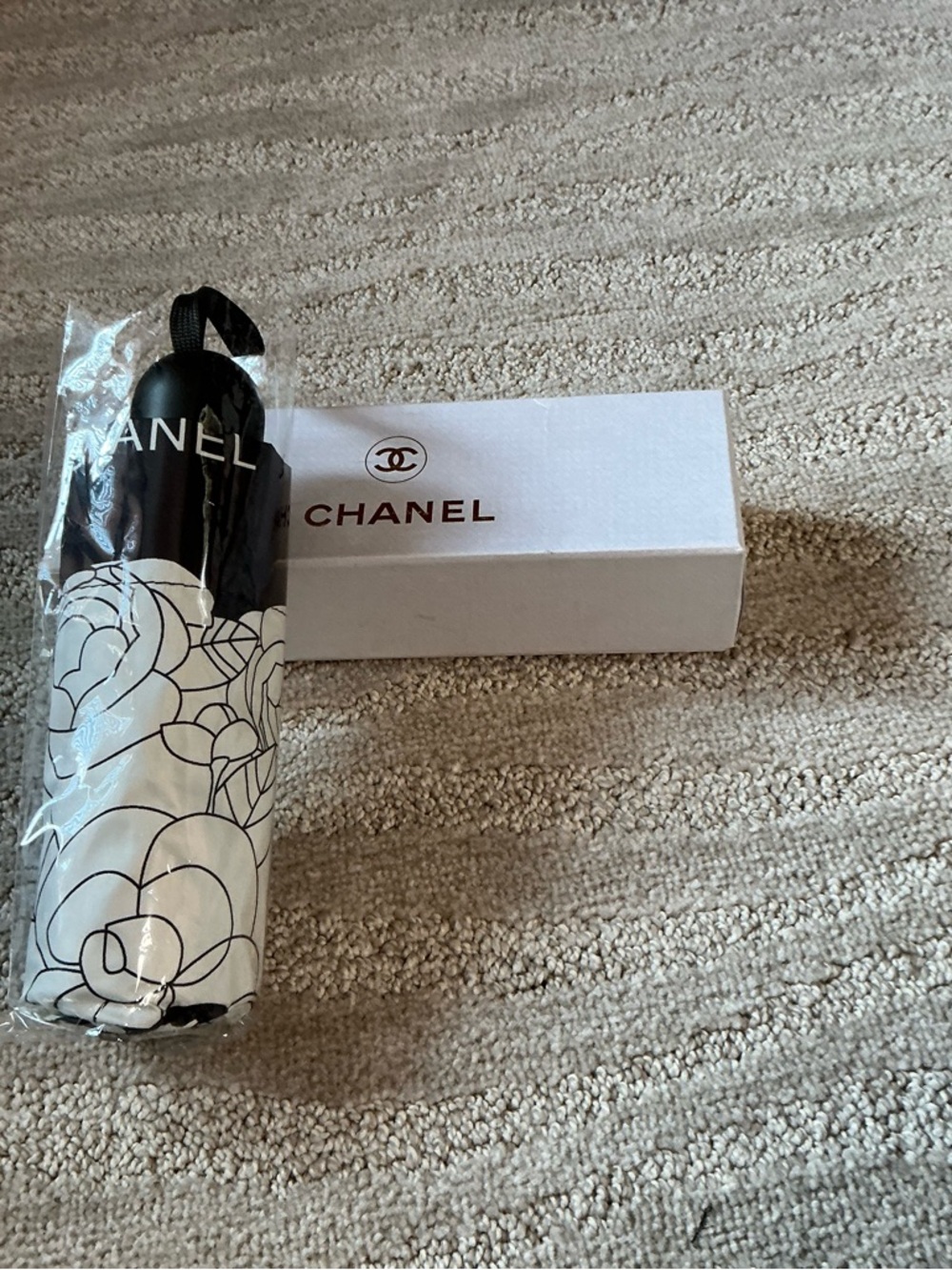 CHANEL Black and White Camellia Print Compact Car Umbrella - Picture 2 of 3